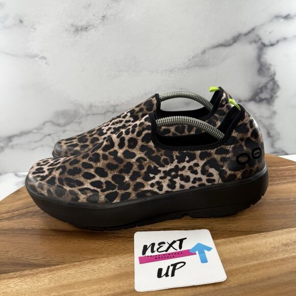 Womens size 10-Oofos OOmg eeZee Low Slip On Recovery Comfort Shoes Cheetah - Picture 1 of 9